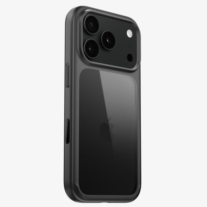 Coque ONE bumper noire à dos transparent pour iPhone 18 Pro et Pro Max, vue arrière sur un téléphone noir