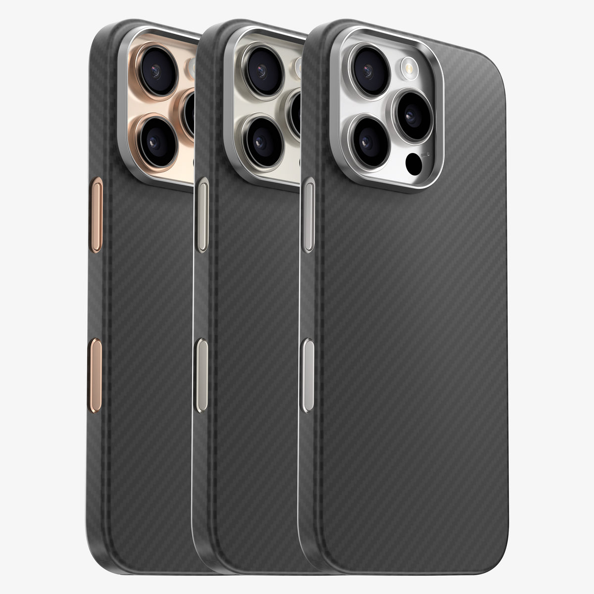 Trois coques CARBON alignées avec bagues d'objectif or, argent et titane, assorties aux coloris de l'iPhone 17