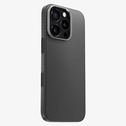 Coque CARBON en fibre de carbone tressée sur iPhone 17 Pro, bague d'objectif en aluminium argenté