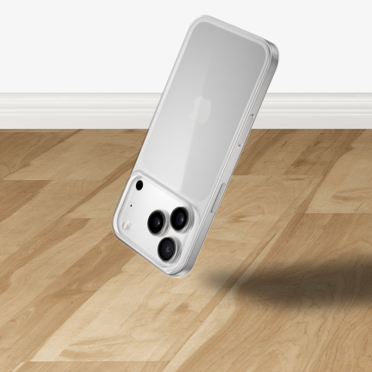 Téléphone en coque PHANTOM transparente appuyé contre une plinthe blanche sur un parquet clair