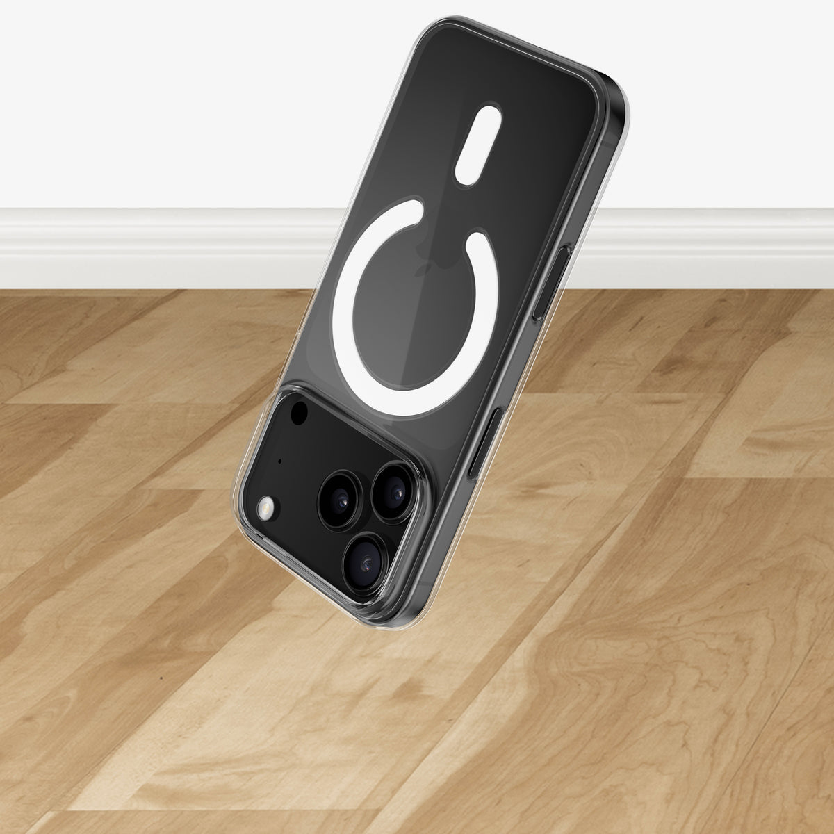 Téléphone en coque PHANTOM S appuyé contre une plinthe blanche sur un parquet, anneau MagSafe apparent