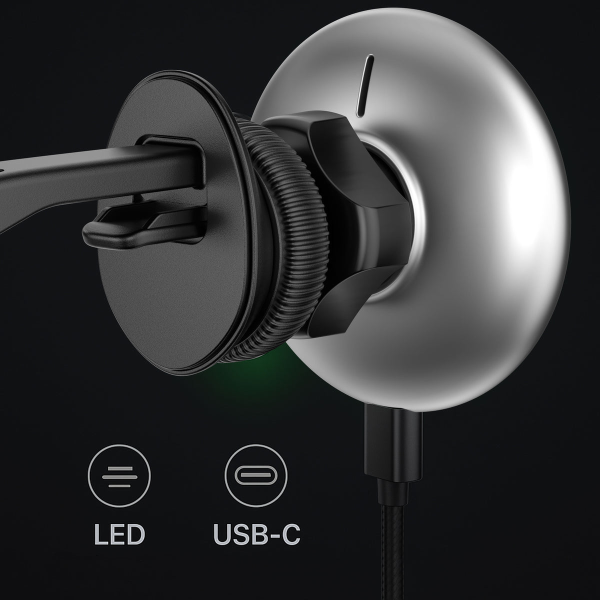 Gros plan du clip de grille et du port USB‑C du chargeur MagSafe, surface anti‑rayures